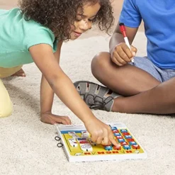 Melissa & Doug Flip To Win Travel Hangman Game - White Board, Dry-Erase Marker -Classic Board Game Shop 51GD1ZGYOqL